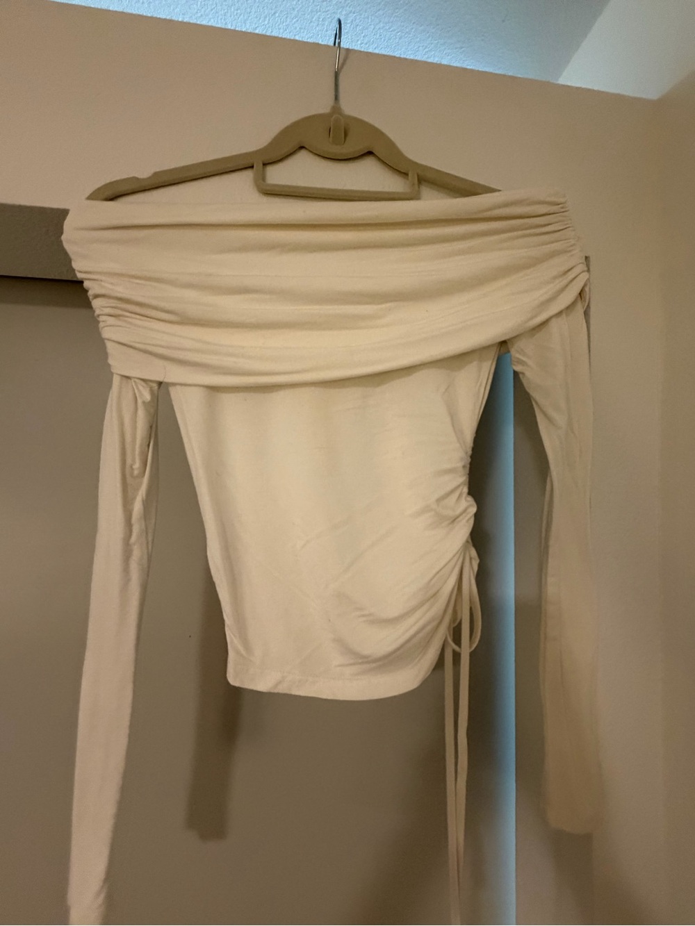 Edikted Off-Shoulder Long Sleeve Ruched Top in Cream